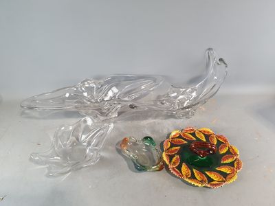 a glass bowl and a glass plate on a table