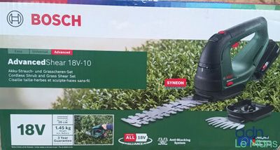 La boîte de la tondeuse Bosch Advanced est ouverte et prête à l'emploi.