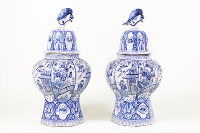 DELFT, XXe Paire de potiches couvertes de forme balustre à p… - Photo 1