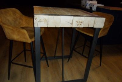 two chairs that are sitting at a table in the room