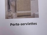 une photo d'une photo d'une photo d'un porte-serviettes