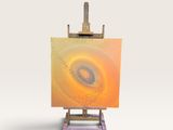 un chevalet d'artiste avec un tableau posé sur un support, sur fond blanc