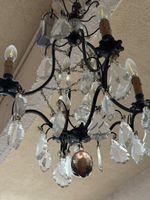 Petit lustre cage en fer forgé à quatre lumières, orné de pa… (photo 4)