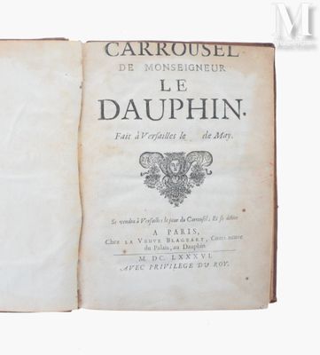 un livre ouvert dont la couverture représente un oiseau