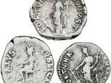 trois pièces de monnaie romaines antiques sur fond blanc