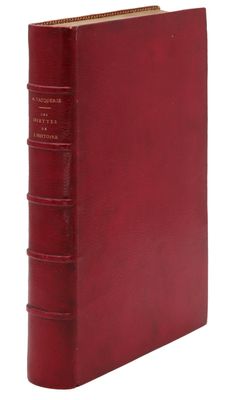 un livre rouge posé sur une surface blanche