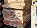 une pile de bois empilés les uns sur les autres