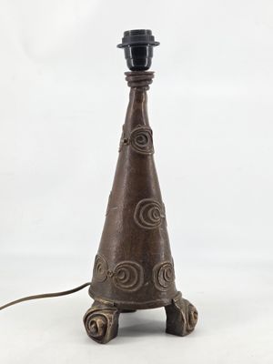 an image of a table lamp with a cone shaped base