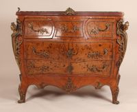 Commode sauteuse de forme galbée toutes faces, en bois de pl… (photo 2)