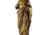 une statue en or représentant une femme tenant un bébé dans ses bras