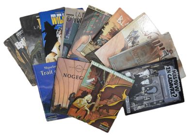 un grand nombre de livres posés sur une table