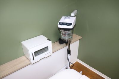 Un vapozone de marque SKINMALE type SM8691, un chauffe serviette et un - Photo 1