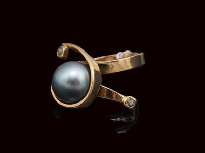 Bague en or jaune 18K (750/1000) la monture s'enroulant auto…