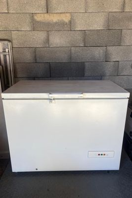 Congélateur coffre HOTPOINT (chocs) - Photo 1