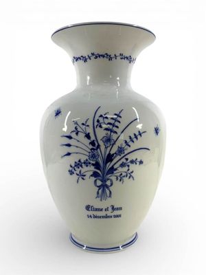 Grand vase de mariage en porcelaine blanche à décor bleu d'u… - Photo 1