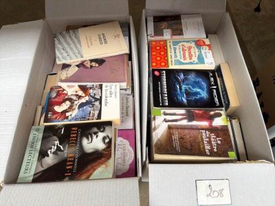 Un lot de livres brochés, littérature contemporaine et roman…