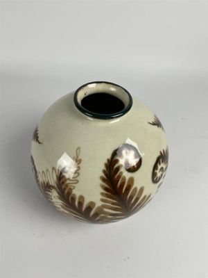 Camille THARAUD (1878-1956) Vase boule en porcelaine à décor…