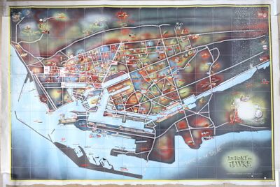 une carte d'une ville accrochée au mur d'un immeuble