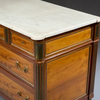 Commode en acajou et placage d’acajou blond flammé (fentes e… (photo 3)