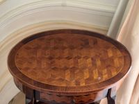 PETITE TABLE DE SALON à plat ovale à décor de marqueterie de… (photo 2)