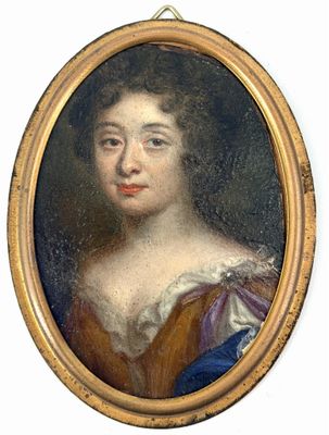 portrait d'une jeune femme vêtue d'une robe marron et d'une robe bleue