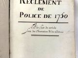 un livre sur lequel figure la photo d'un policier