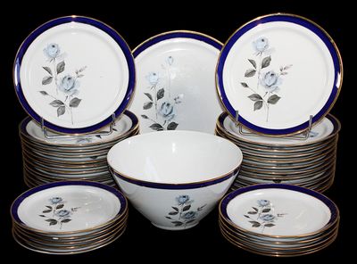 SAINT AMAND, vers 1950 - Partie de SERVICE DE TABLE en porce… - Photo 1