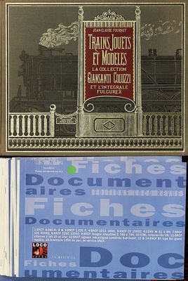 deux livres posés sur une table