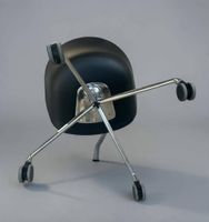 HAY Paire de fauteuils sur roulettes à coque gainée de cuir … (photo 6)