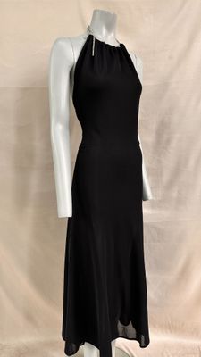 the mannequin is wearing a black dress on a white mannequin
