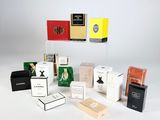 une grande variété de parfums exposés