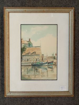 aquarelle encadrée représentant un bateau dans un port, avec un bâtiment en arrière-plan