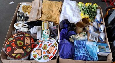 88 / 1 palette de 227 kg de mix (foulards, grelots, se… - Photo 1