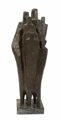 statue représentant un homme tenant la main d'une femme