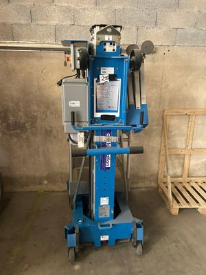 l'image d'une machine installée dans un garage
