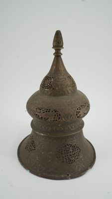 Art Religieux : élément de lampe de Mosquée en laiton ciselé…
