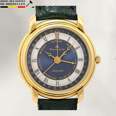 une image d'un gros plan d'une montre-bracelet avec des chiffres romains