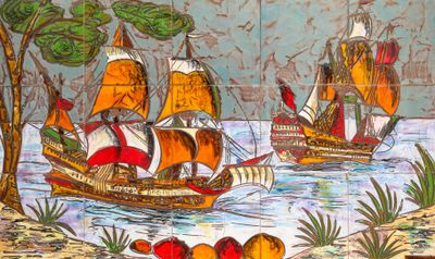 trois bateaux qui naviguent ensemble sur l'eau