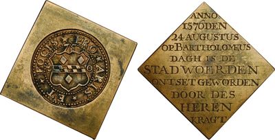 deux plaques en bronze sur lesquelles figurent les noms des deux hommes qui ont combattu lors de la bataille de Waterloo