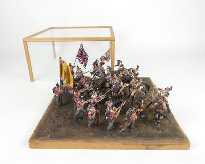 une petite vitrine dans laquelle se trouve un groupe de soldats brandissant des drapeaux