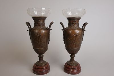 Léon BOUCHER (XIXe siècle). Paire de vases balustres sur pié…