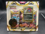 une boîte de cartes Pokémon avec une illustration en noir et blanc