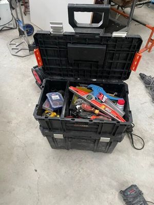 Caisse à outils + outillages à mains - Photo 1