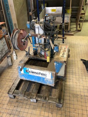 a machine that is sitting on a pallet in a room