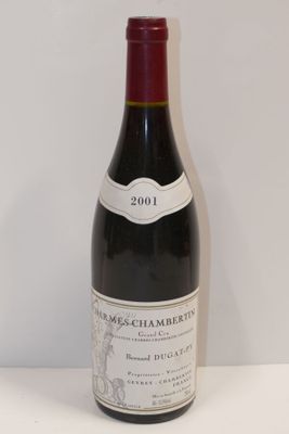 une bouteille de vin posée sur une table