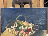 un tableau représentant un panier de fruits posé sur un chevalet