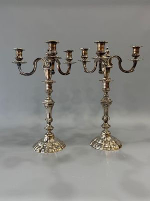 paire de candélabres anciens en métal argenté