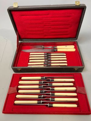 an image of a case with six knives and a set of chopsticks