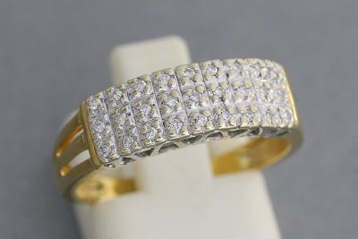 Bague en or ornée de trois lignes de brillants. P. 2,6g - Photo 1