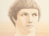 portrait d'un jeune homme en chemise blanche aux cheveux châtains